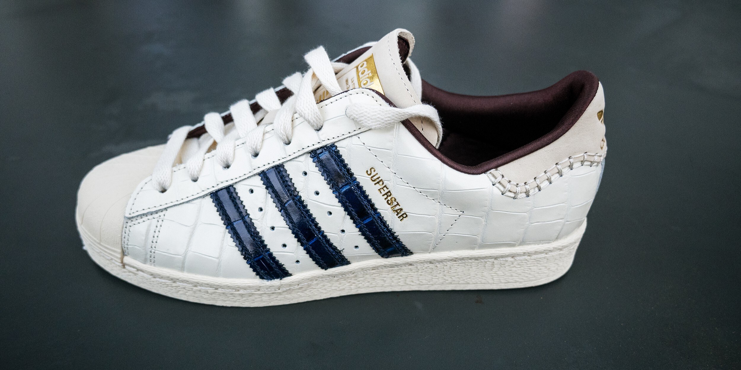 Der Adidas Superstar von Modedesignerin Wales Bonner bei Galaxus Galaxus